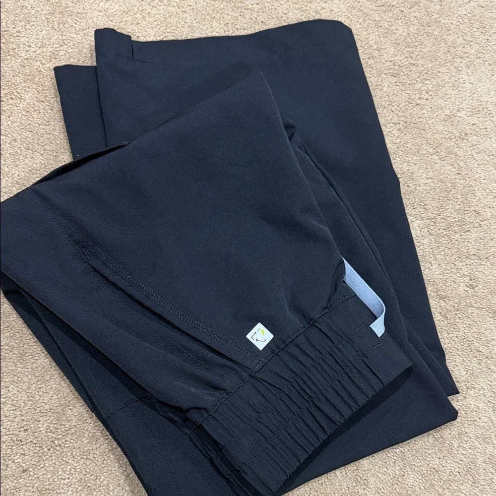 black high waisted scrub bottoms - Picture 2 of 2